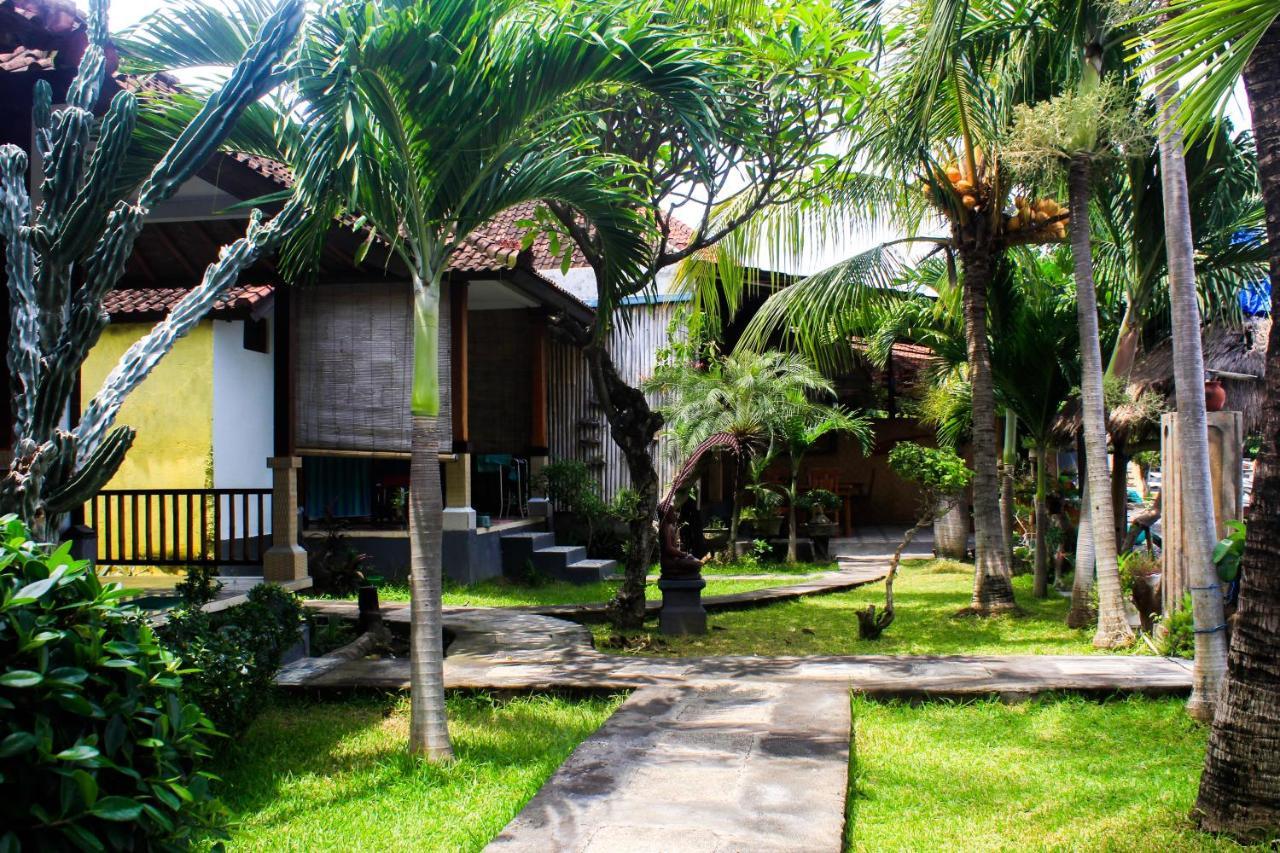 Coconut Beach Bungalows & Warung Amed Esterno foto