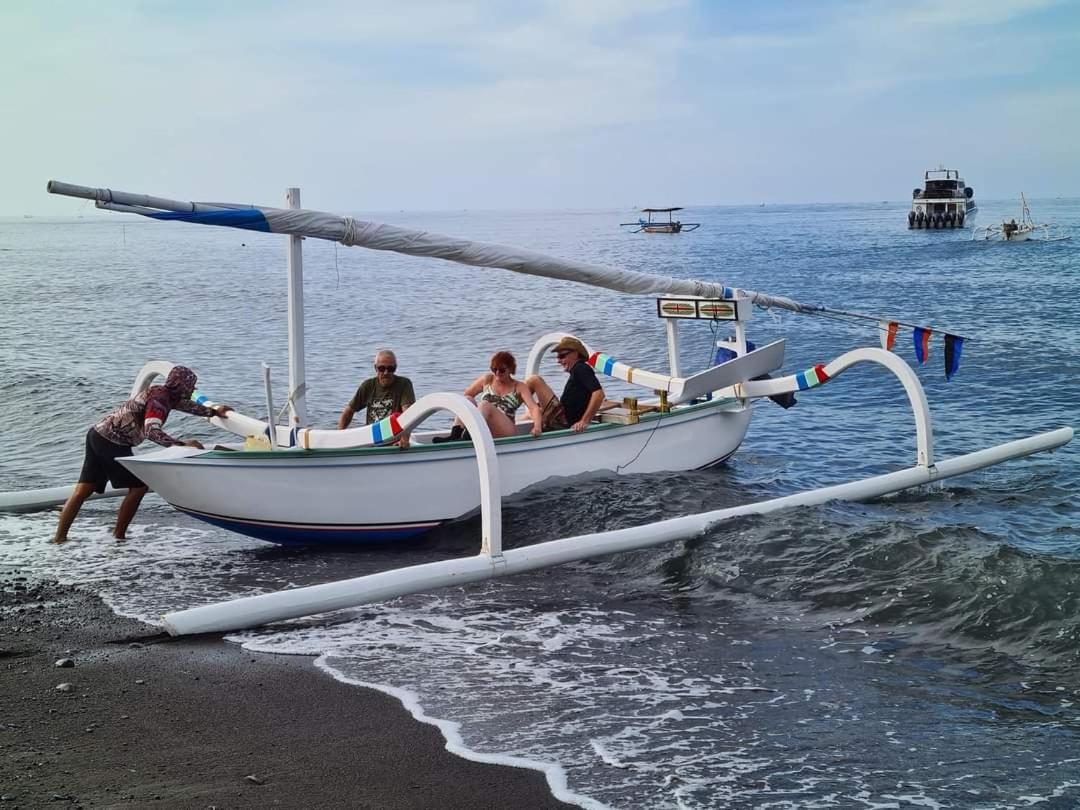 Coconut Beach Bungalows & Warung Amed Esterno foto